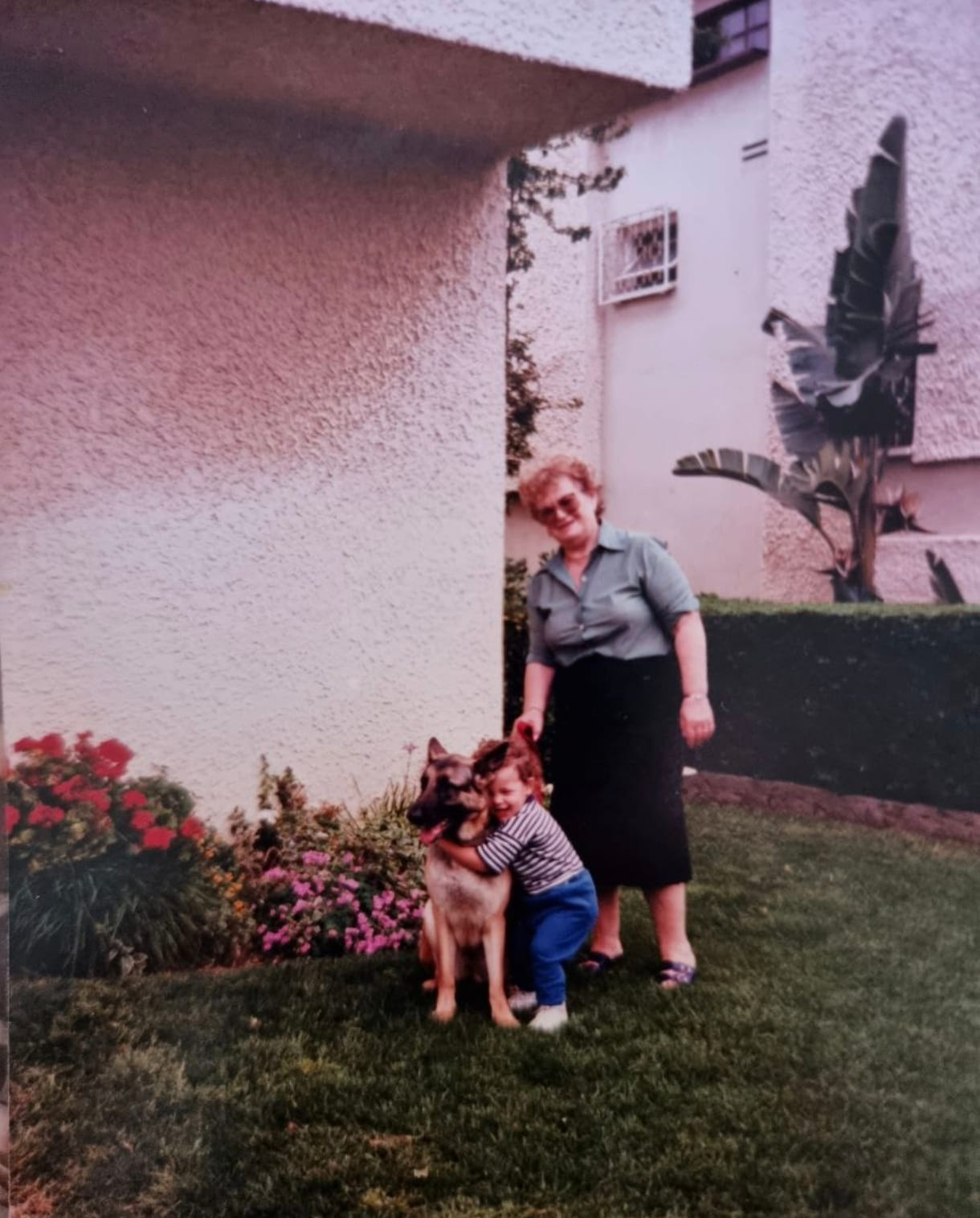 ענייננו בין השעה הזאת